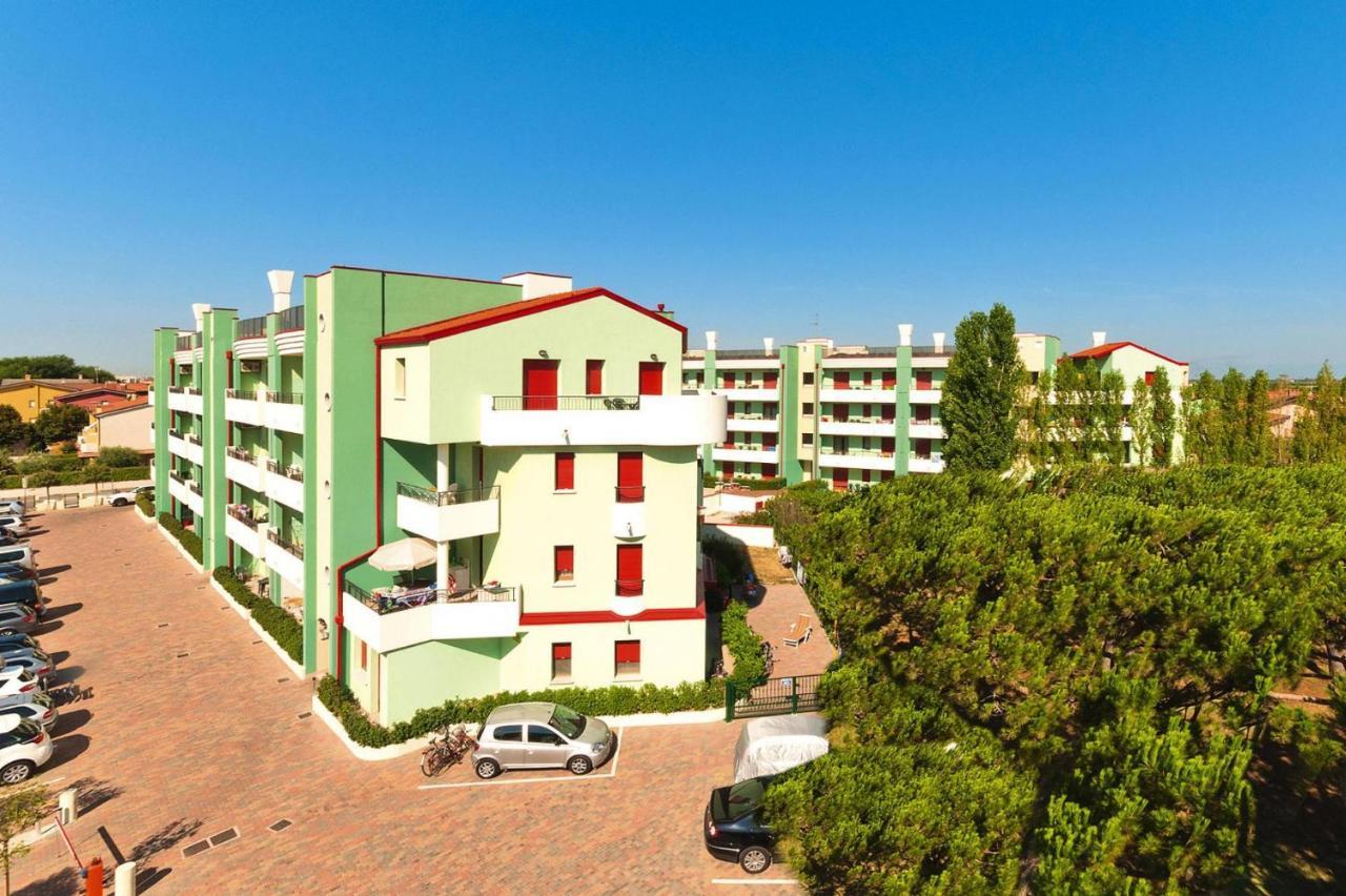 Apartment In Caorle With Heating Exterior photo